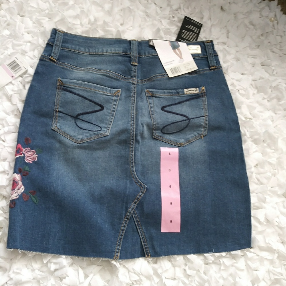 Seven 7 embroidered fashion skirt - Picture 2 of 6